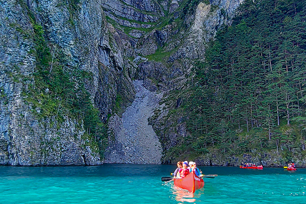 Schulreise in der Nähe von Buochs. Einen Kanuausflug mit Adventure Point.