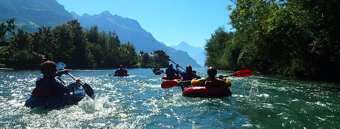 Im Bezirk Schwyz kann man River Tubing machen. Auf dem Fluss Muota