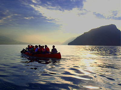 Sunset paddeln in Luzern und Umgebung. mit dem Grosskanadier auf dem Vierwaldstaettersee